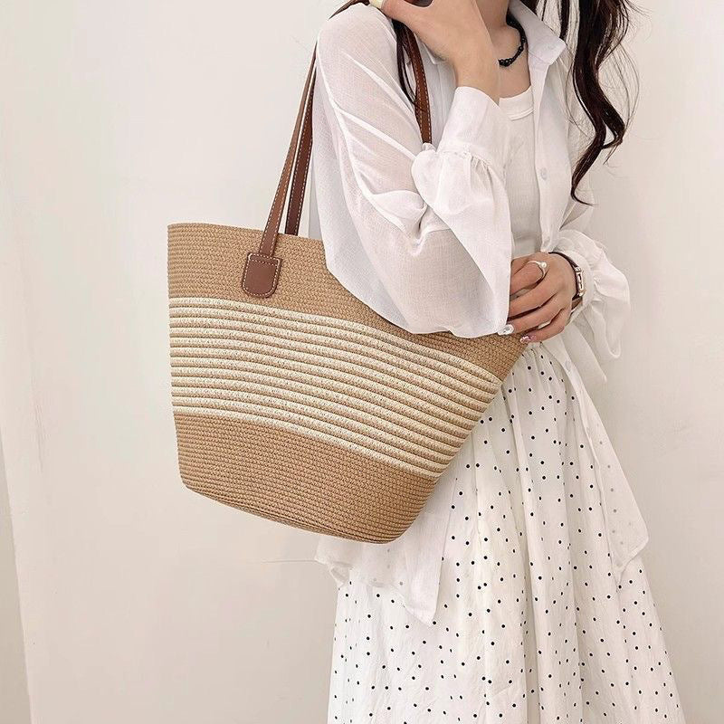 Commuter large-capacity straw woven bag